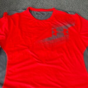 Under Armour Men’s Neon Red Short-Sleeve Performance Tee with Gray Accents